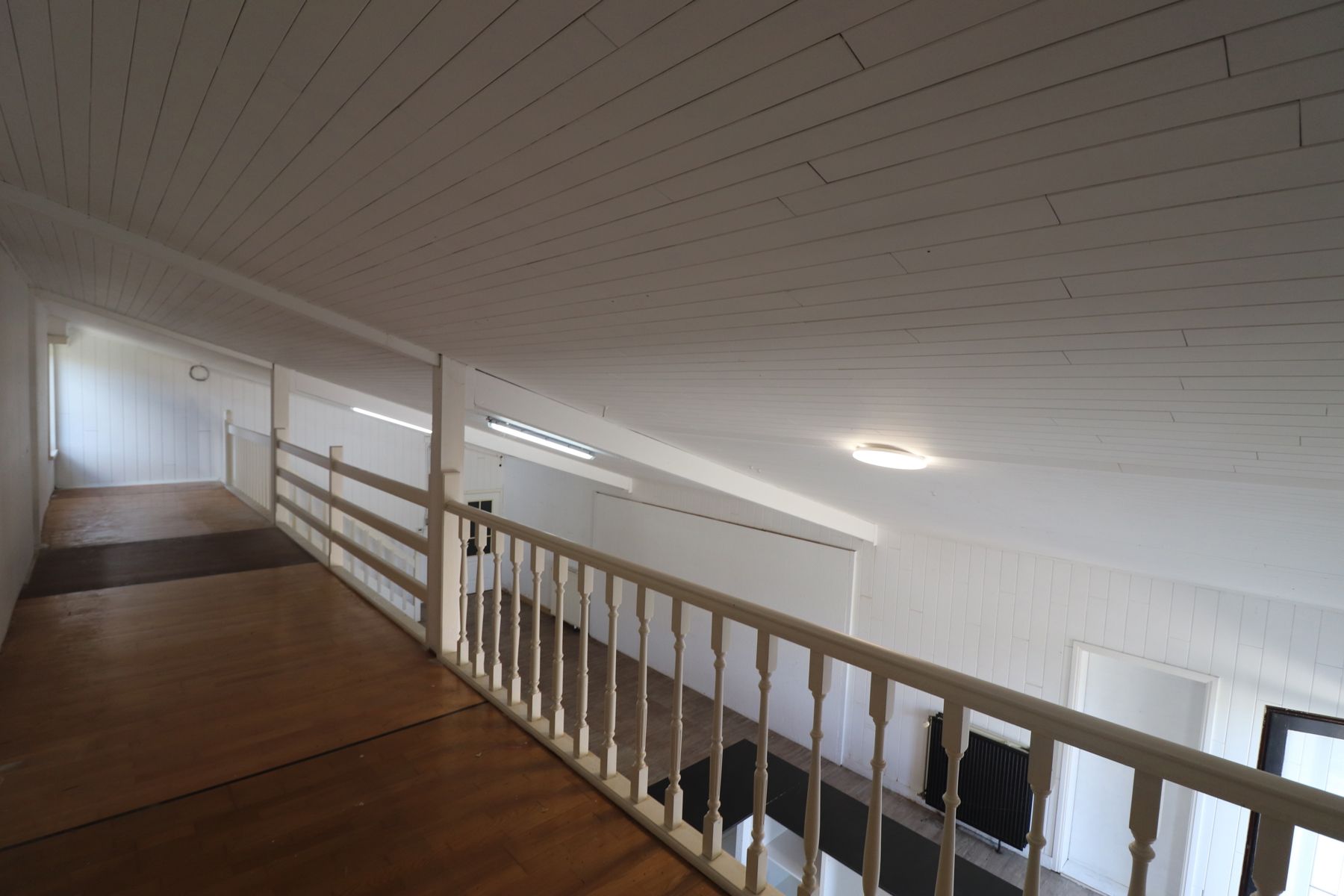 Een werkhuis-opslag-toonzaalruimte links vooraan van 175 m². foto 11
