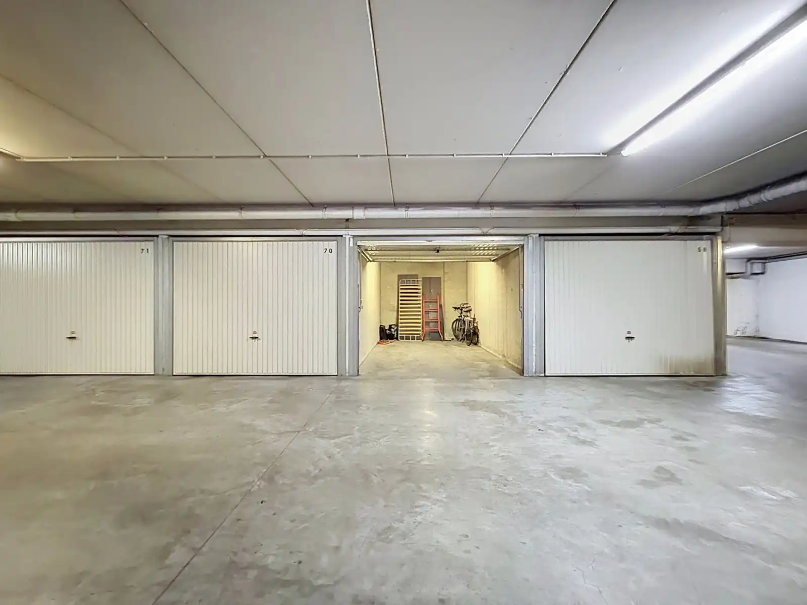 Garagebox in het centrum! foto 4