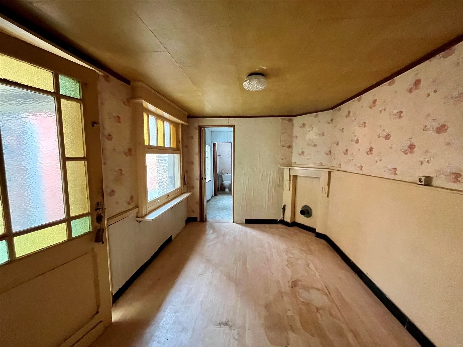 Totaal te renoveren gezinswoning met garage. foto 5