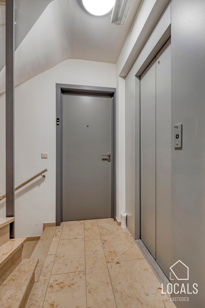 Appartement met staanplaats en 2 slaapkamers in het centrum foto 13