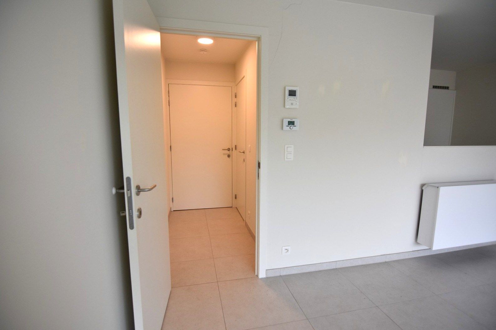 Lichtrijk 2-slpk appartement met privé parking nabij Rumbeke foto 2