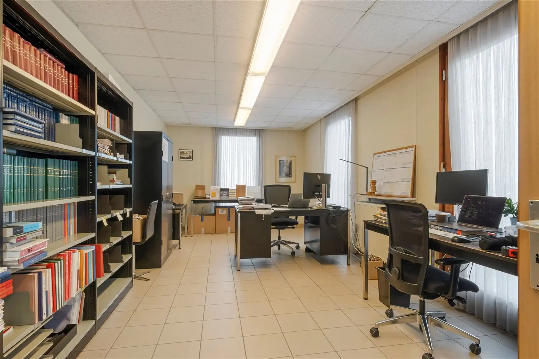 Veelzijdig Kantoorpand met Parkeerplaats in Groen Mene foto 19