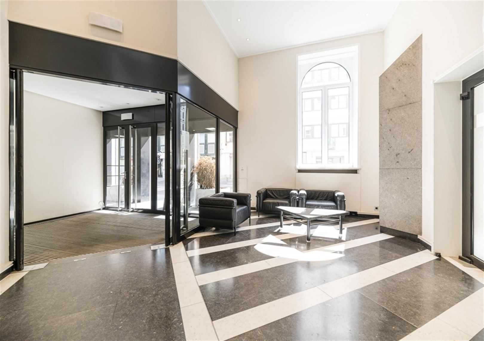 KONING/ ROYALE 144: 378 tot 634m² foto 2