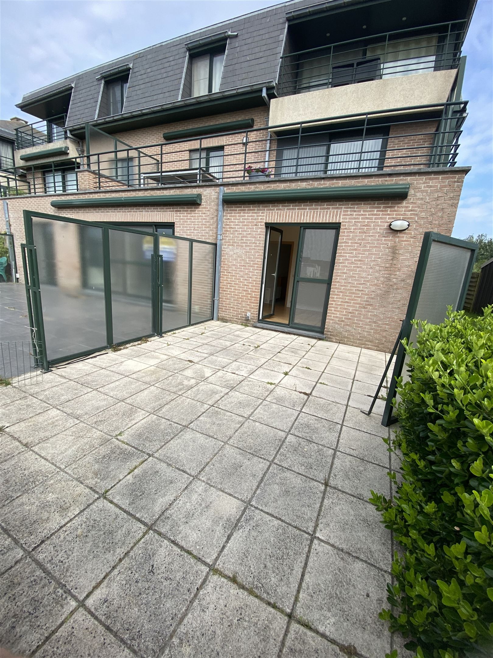 gelijkvloers appartement met garage foto 17