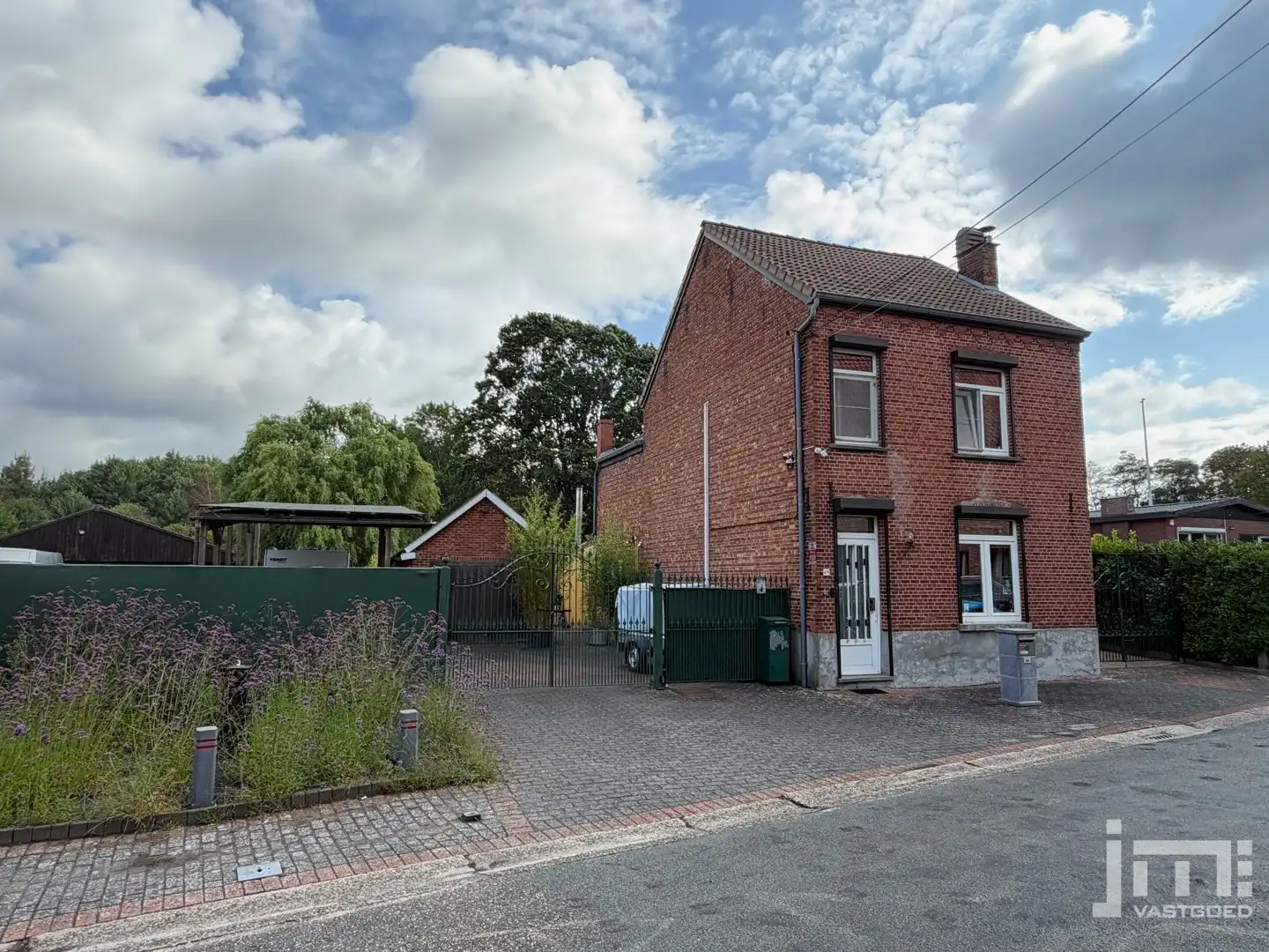 Karaktervolle en instapklare gezinswoning met ruime tuin te Sint-Lambrechts-Herk foto 2