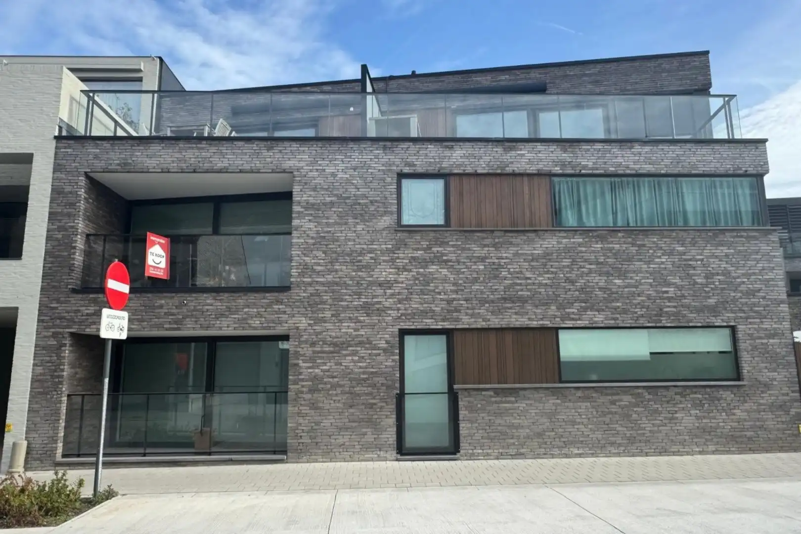 Te Koop: Instapklaar, recent appartement met parkeerplaats op topligging in centrum Waregem!  foto 11