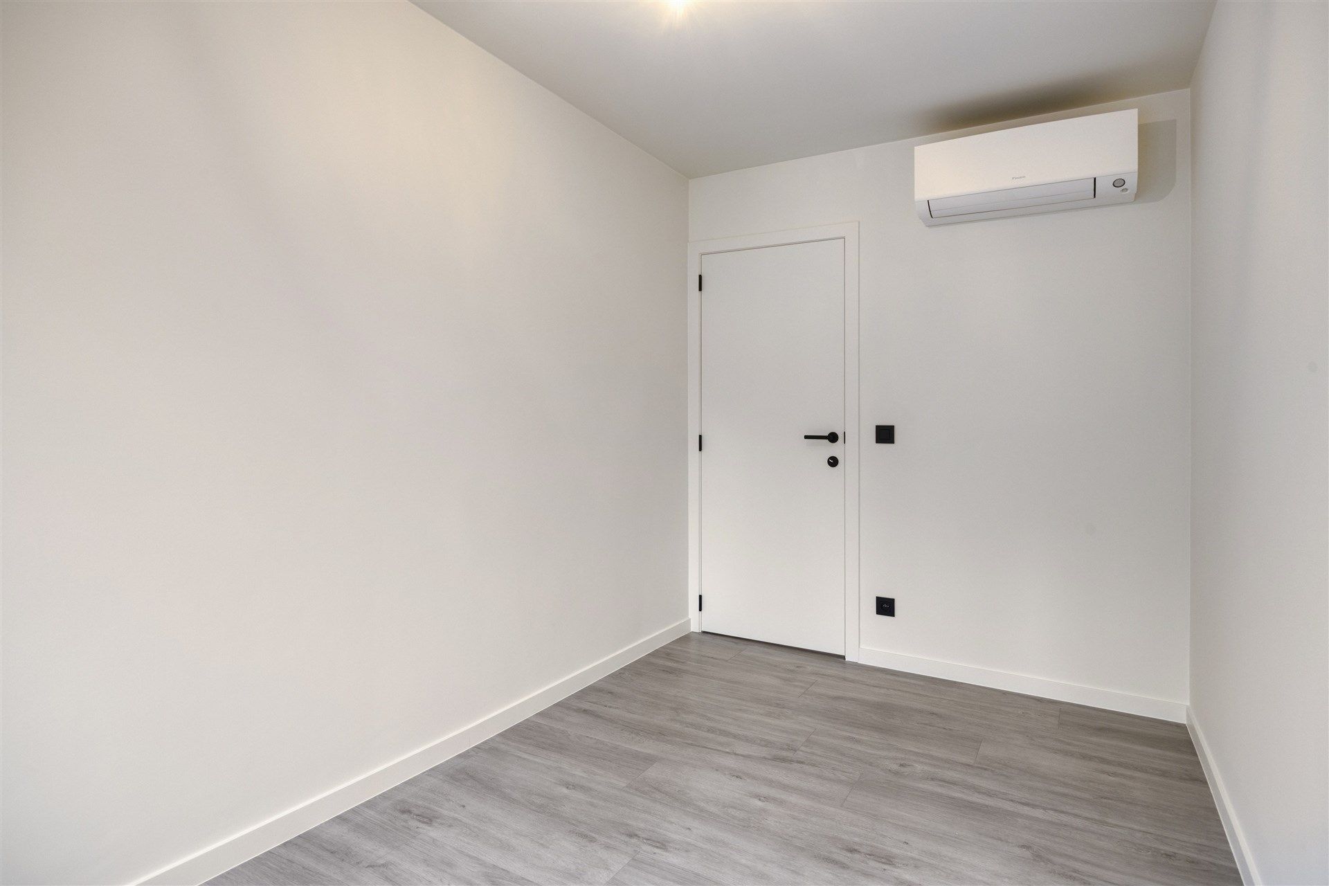 Moderne woning met 4 slaapkamers te Sint-Lievens-Houtem foto 17