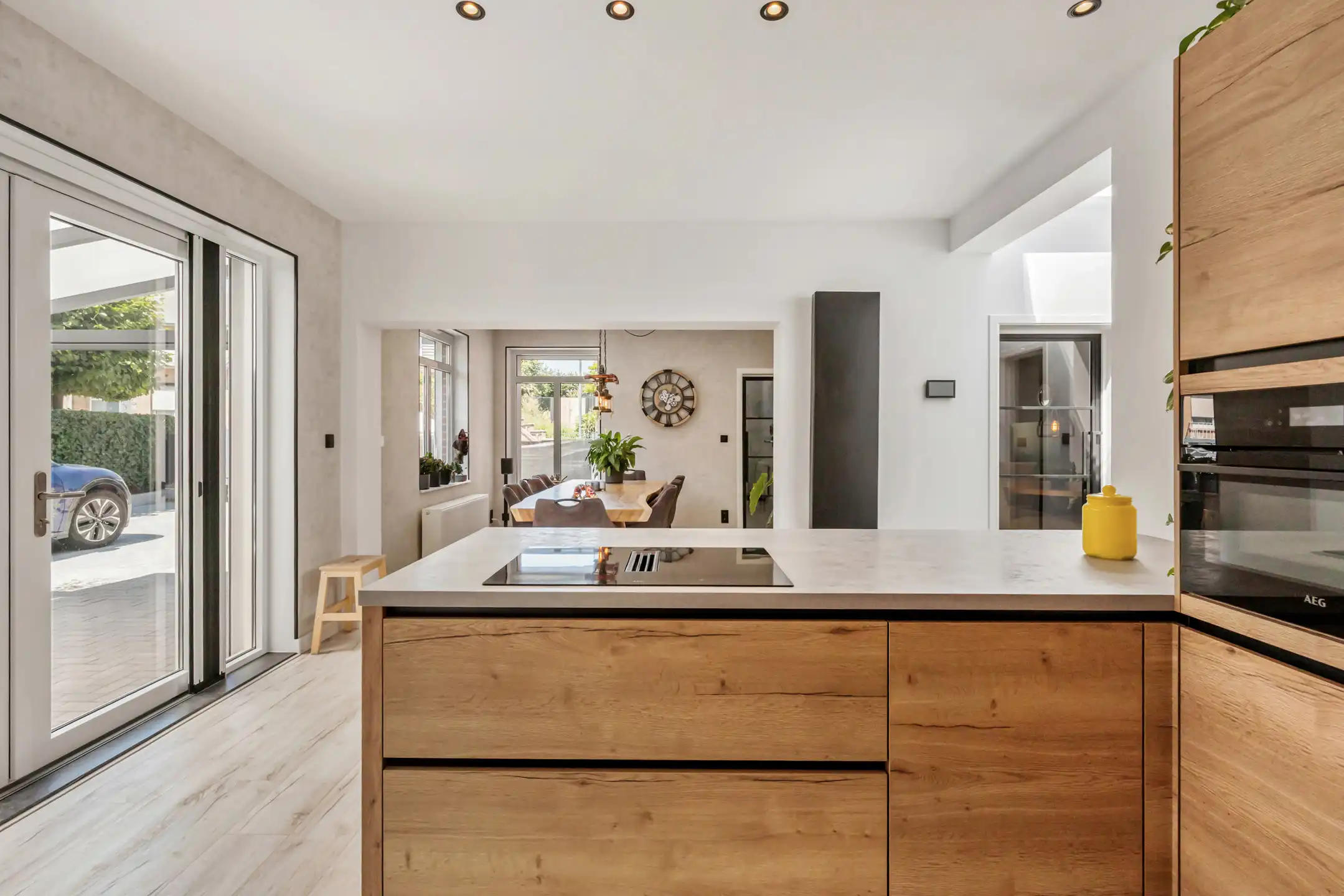 Gerenoveerde gezinswoning + werkplaats / garage foto 10