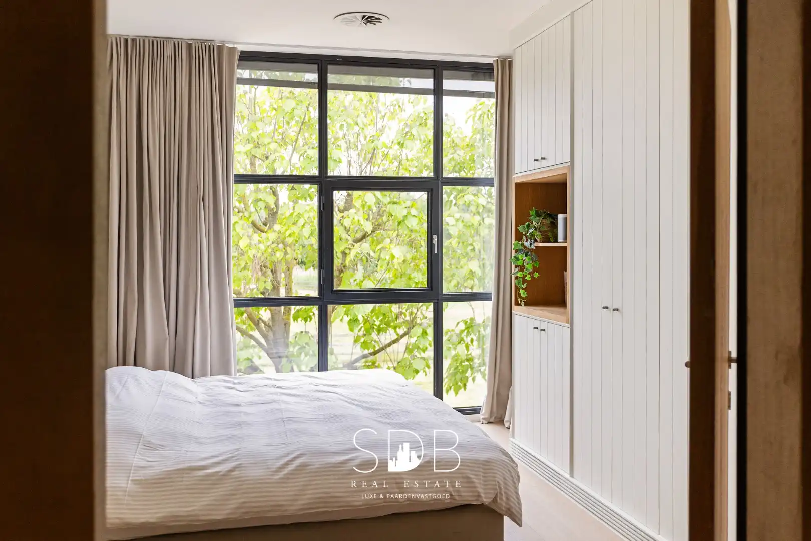 Prachtige villa met hippische accommodatie en graslanden mogelijkheid tot 23 ha foto 21