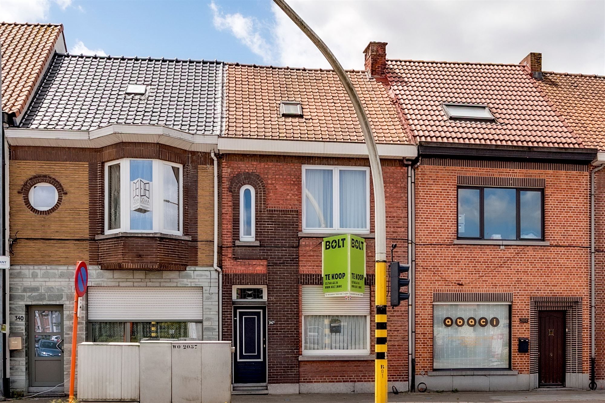 Te renoveren huis met drie slaapkamers en grote tuin foto 1