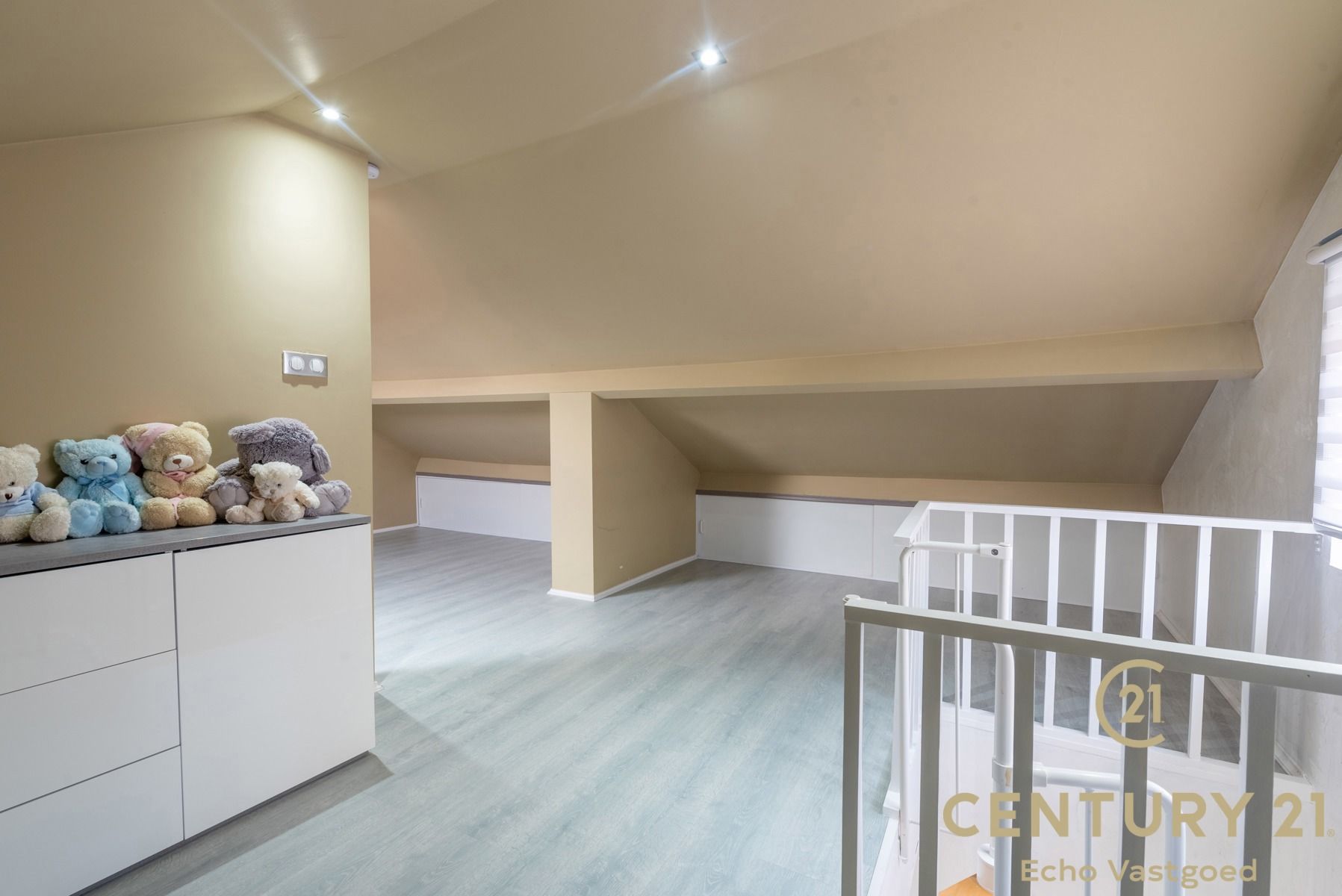 Recent gerenoveerde ruime woning met prachtige tuinlounge foto 21