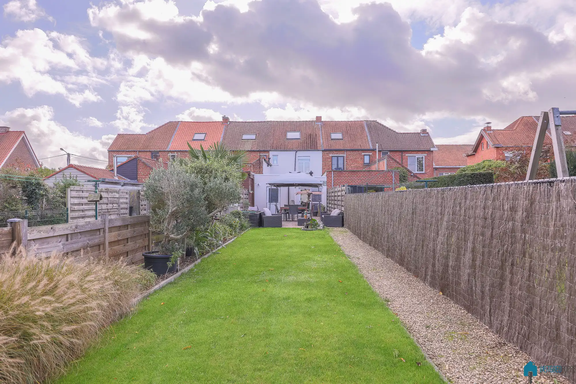 Gerenoveerde ééngezinswoning met tuin foto 16