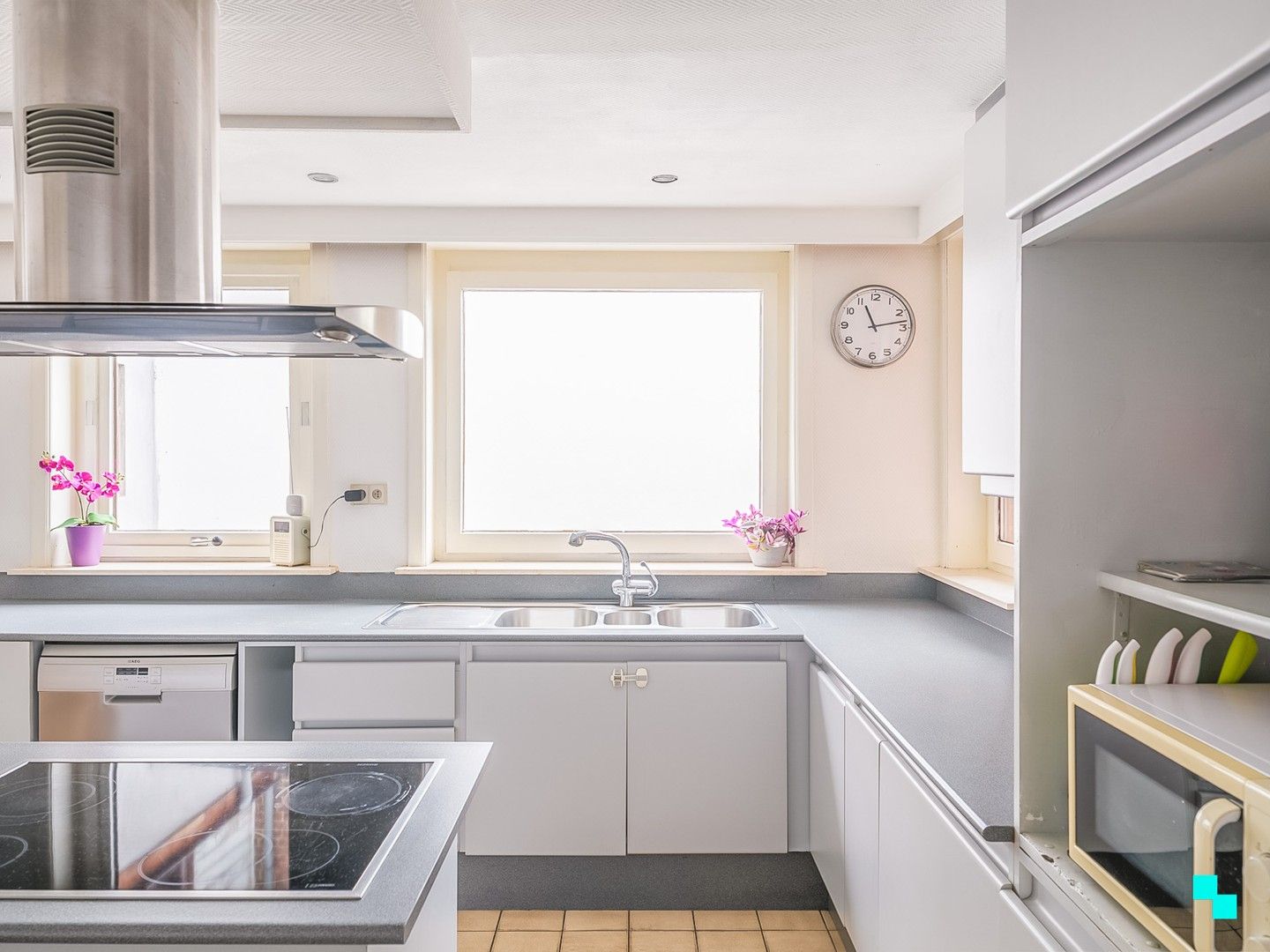 Charmante woning met vijf slaapkamers en inpandige garage te Merelbeke foto 12