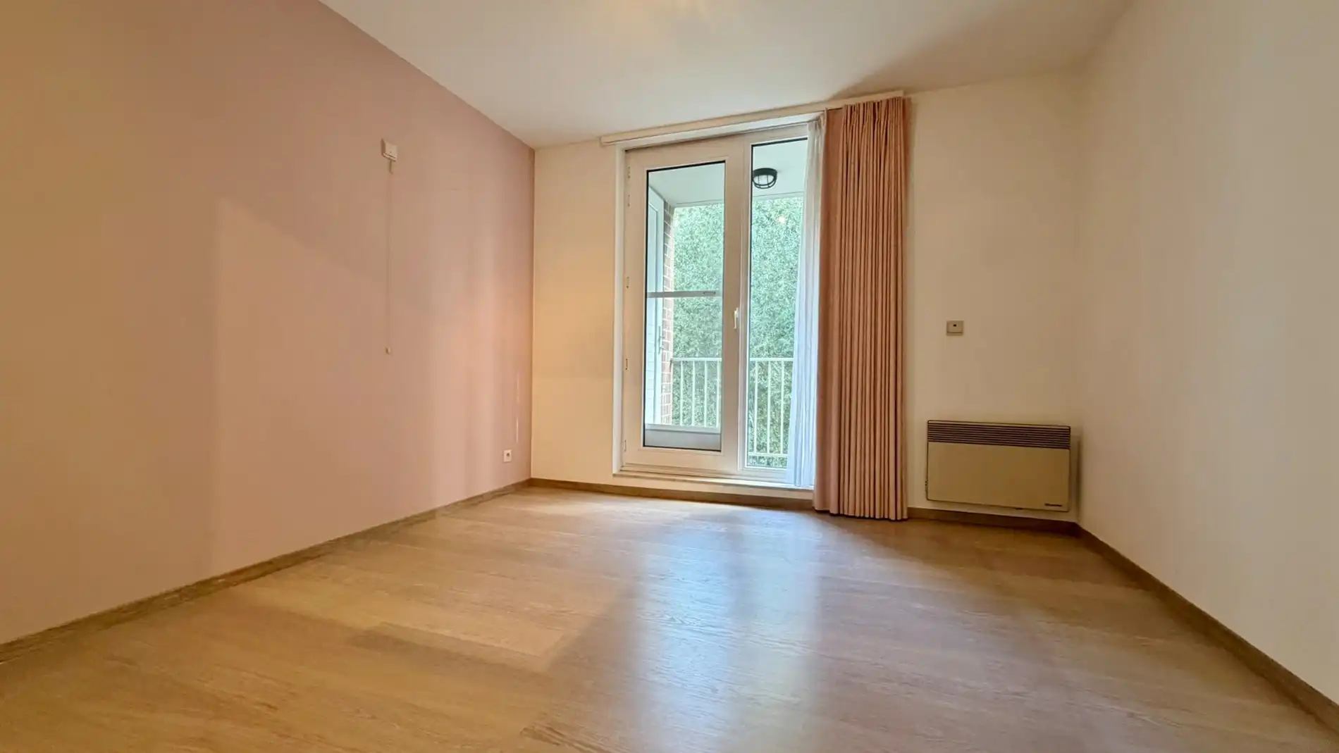 Ruim en lichtrijk appartement met garage, terras en open zicht foto 11
