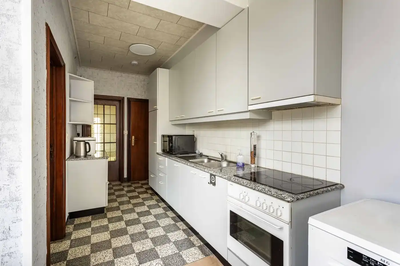 Welkom in deze toffe ruime gezinswoning op een toplocatie in Zwevegem!  foto 9