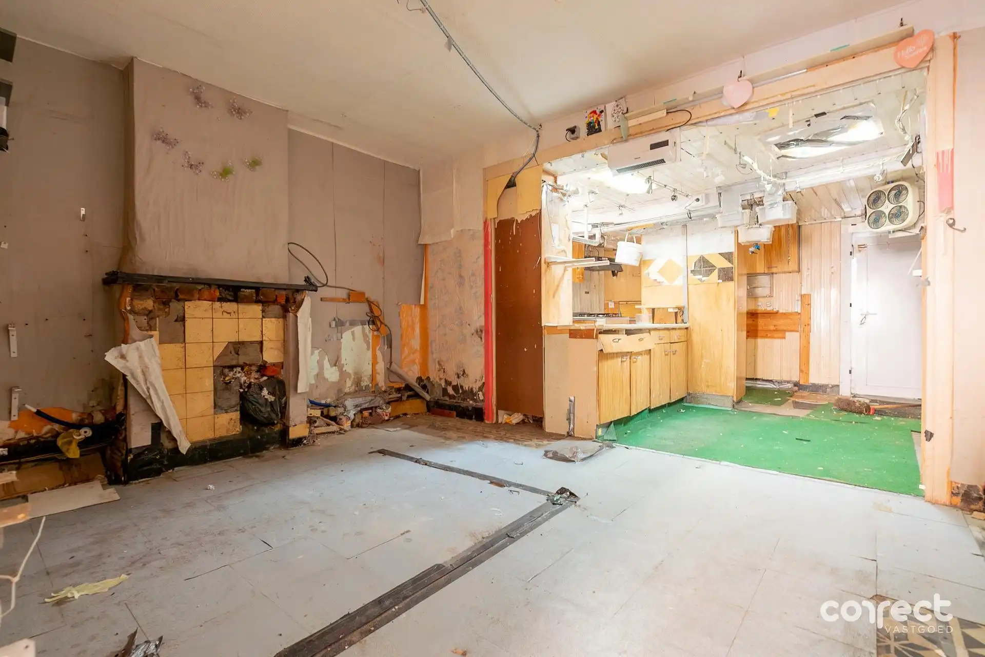 Volledig te renoveren woning met diepe tuin op rustige ligging. foto 2