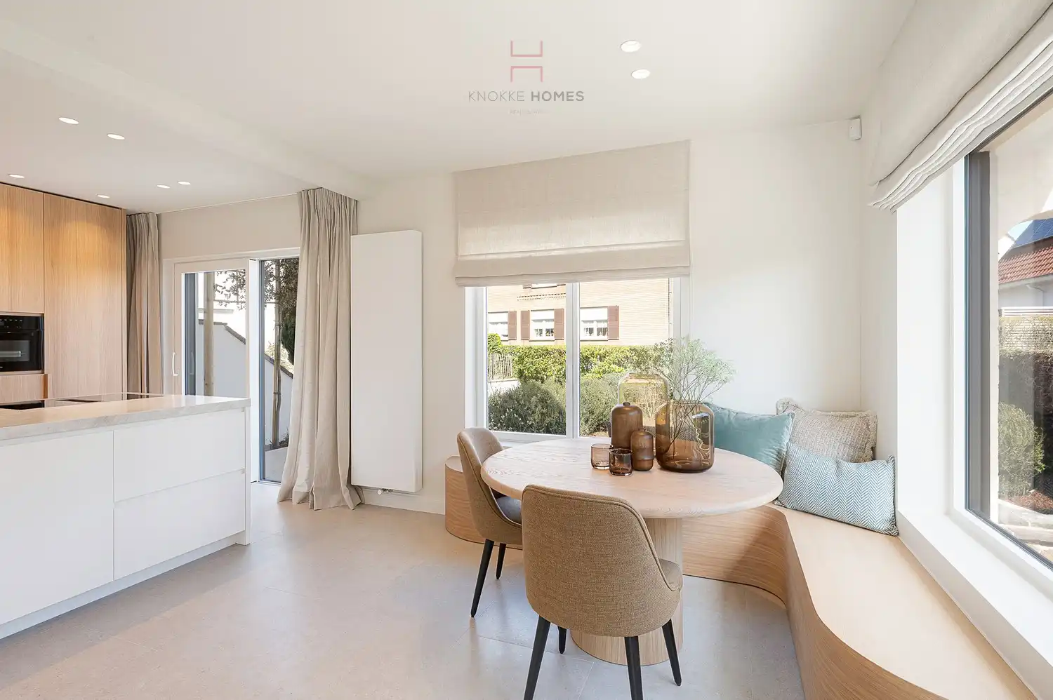 Uitzonderlijk gerenoveerde koppelvilla op topligging in Duinbergen foto 9