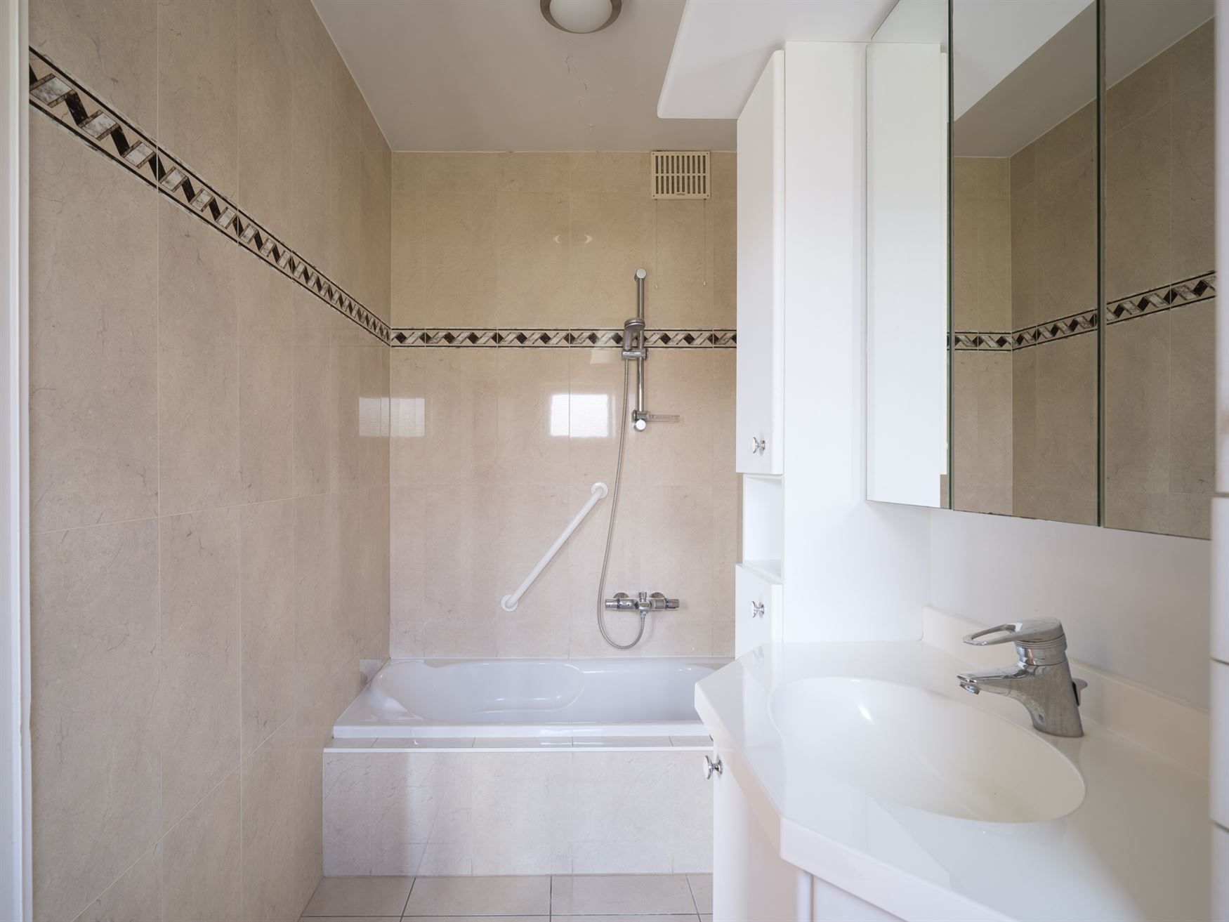 Charmante woning met heel wat potentieel foto 15