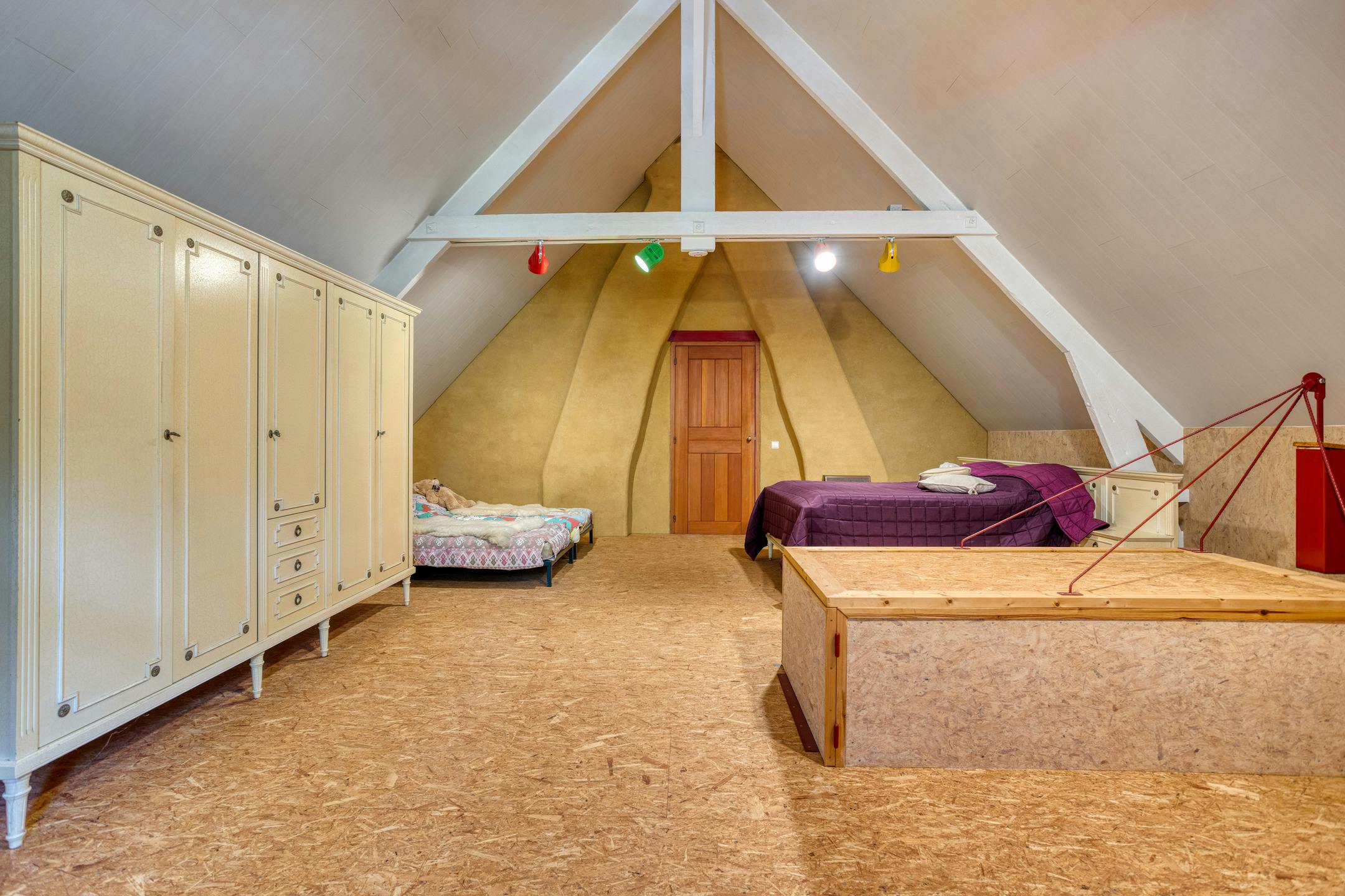 Unieke landelijke eigendom gelegen te Lo-Reninge aan het water. foto 27