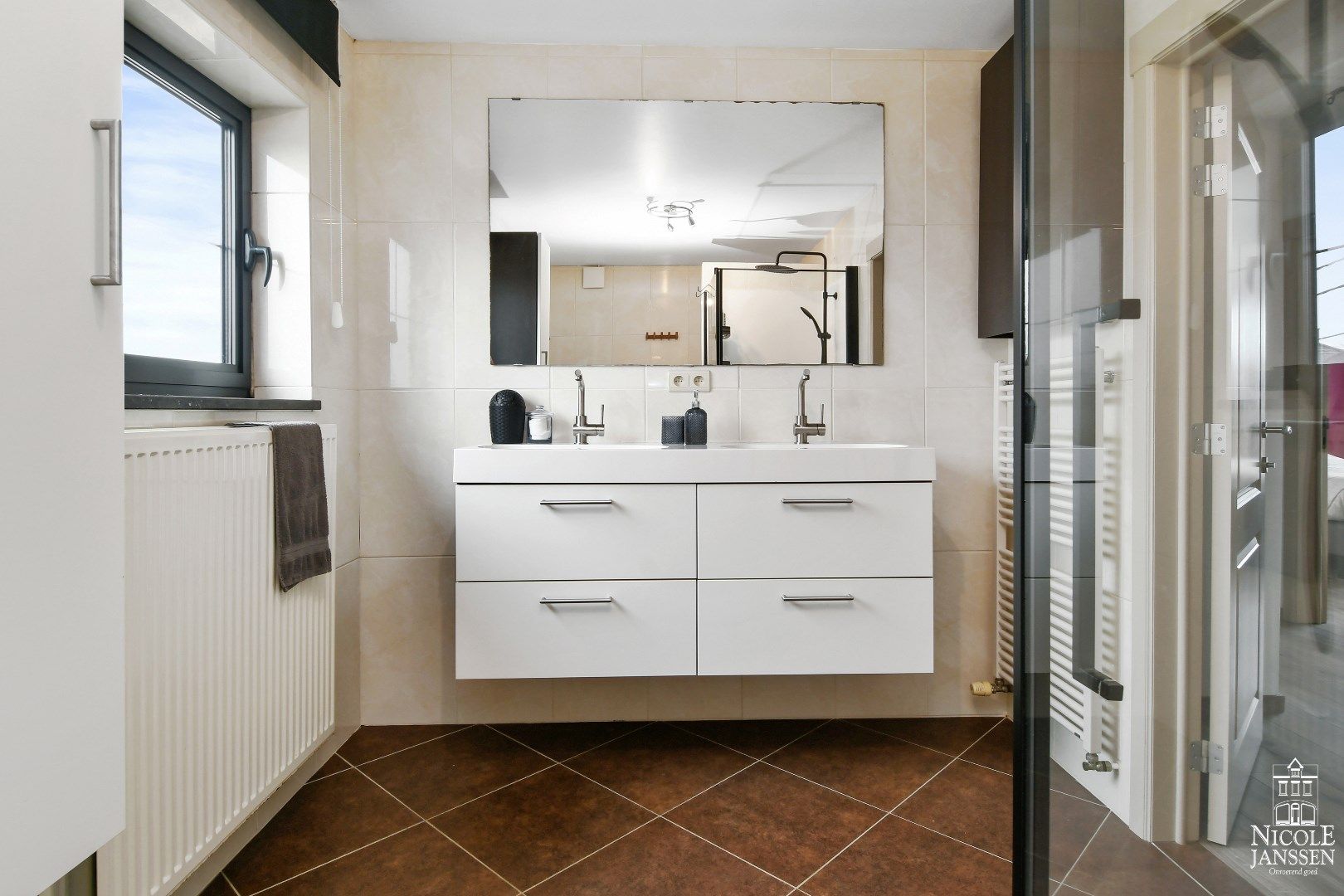 Luchtige en instapklare gezinswoning met 3 slaapkamers foto 16