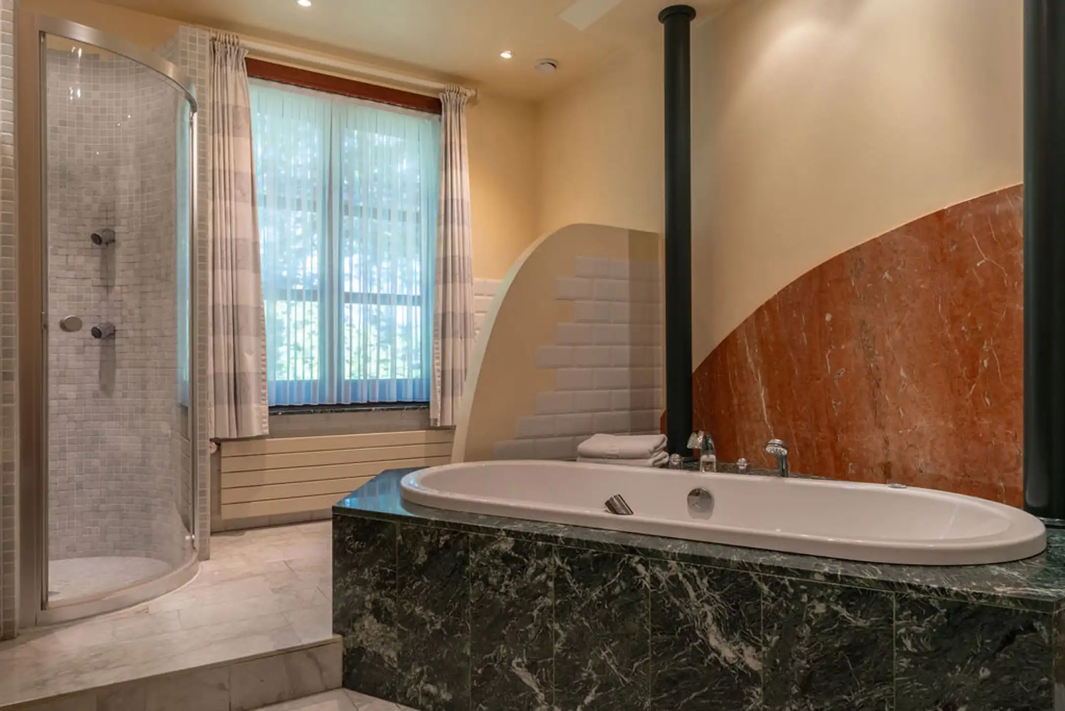 Ruime villa met 6 slpk op 2.295 m² grond met veel privacy foto 29