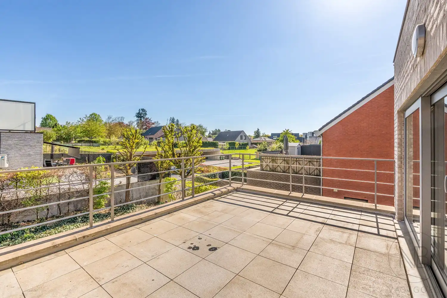 Ruim duplex appartement met 3 slaapkamers en groot terras in hartje Zutendaal foto 7