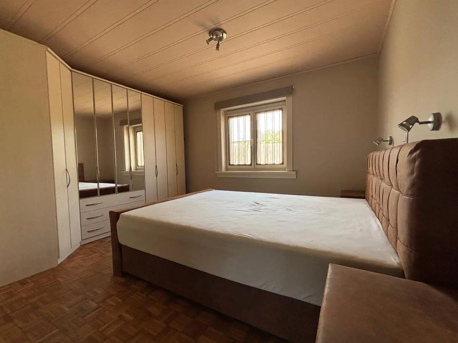 Vrijstaande (gemeubileerde) woning met zwembad en tuin foto 9