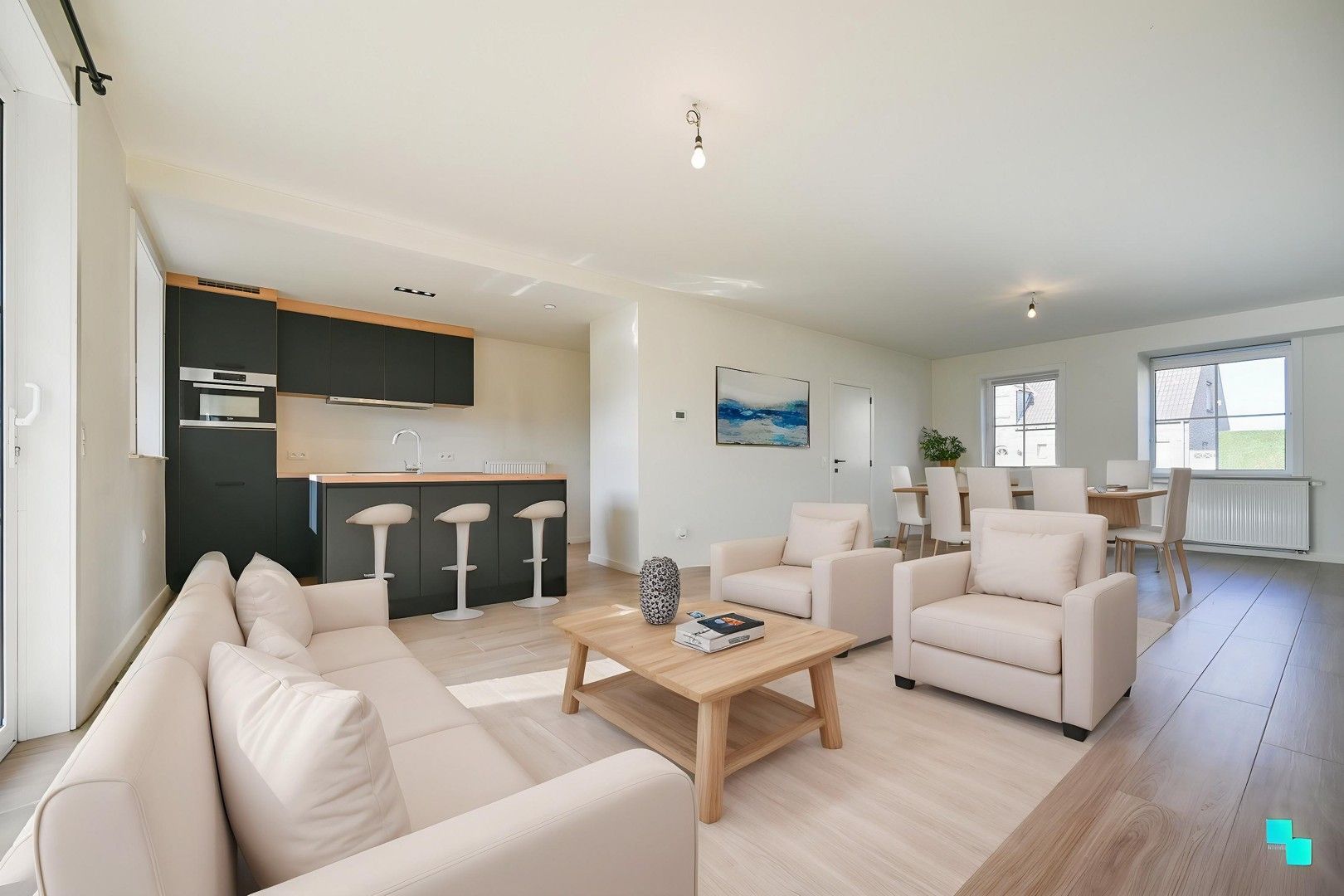 Energiezuinige woning met achteruitweg in rustige buurt te Rumbeke foto {{pictureIndex}}