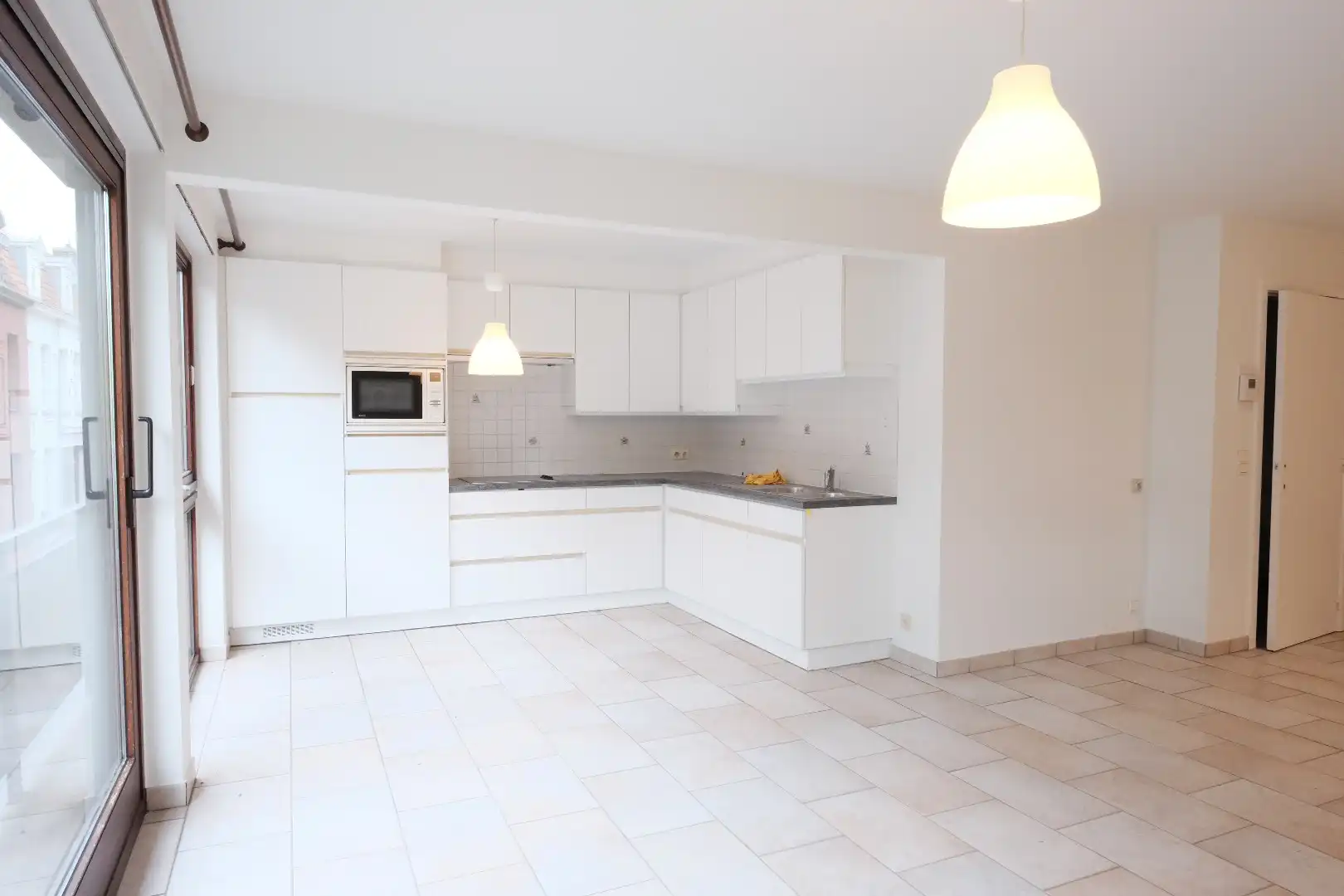 Ruim en lichtrijk appartement met 2 slaapkamers te huur in centrum Izegem foto 4