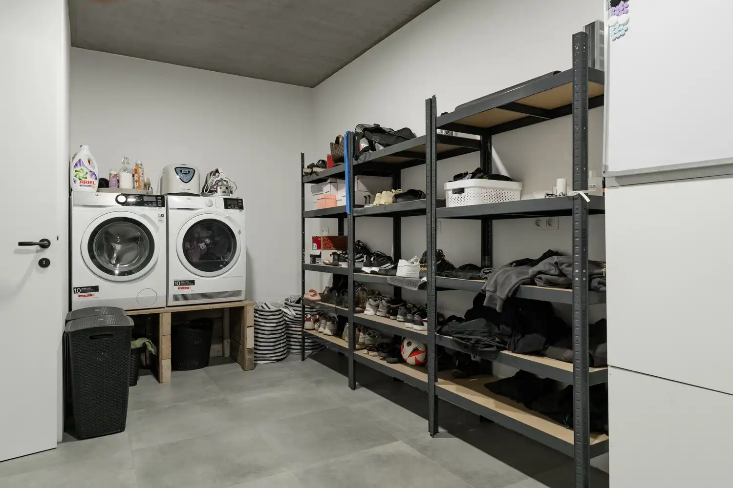 Moderne architecturale woning (2022) met 3 slaapkamers, bureau, kelder en ruime tuin te Pelt foto 16