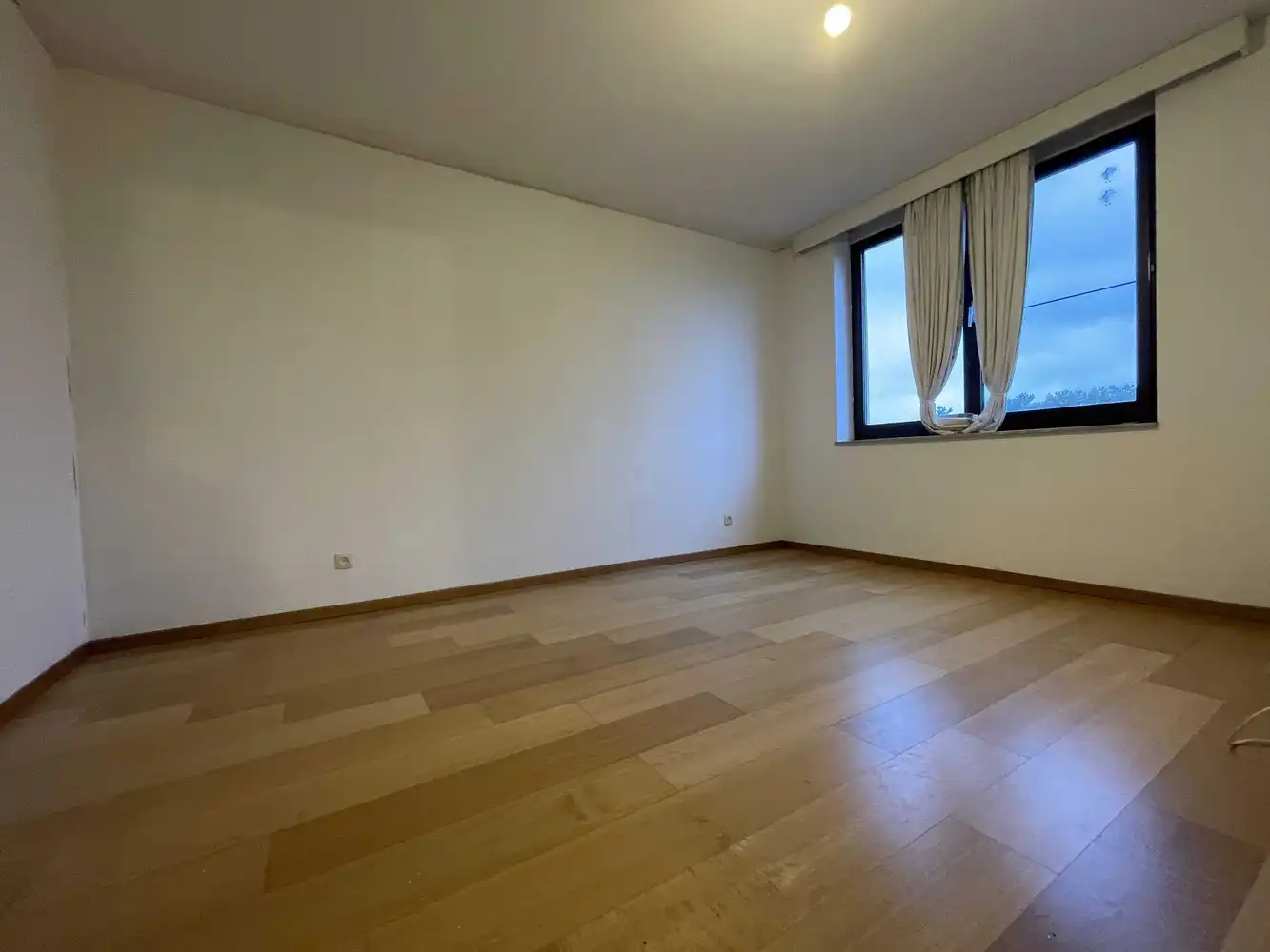 Goed gelegen drieslaapkamerappartement met garage foto 10