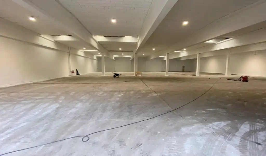 Magazijn met kantoor te huur op industriële site te Malle foto 3