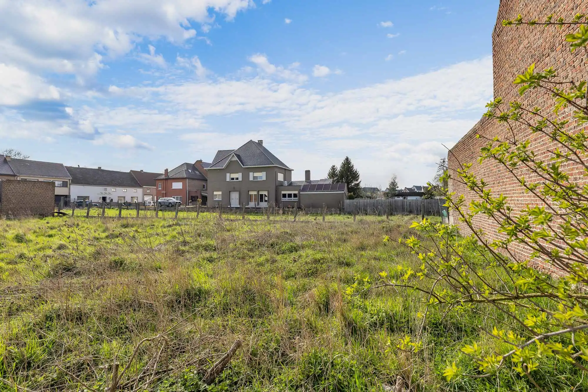 Bouwgrond voor halfopen bebouwing te Welle – ideale ligging foto {{pictureIndex}}