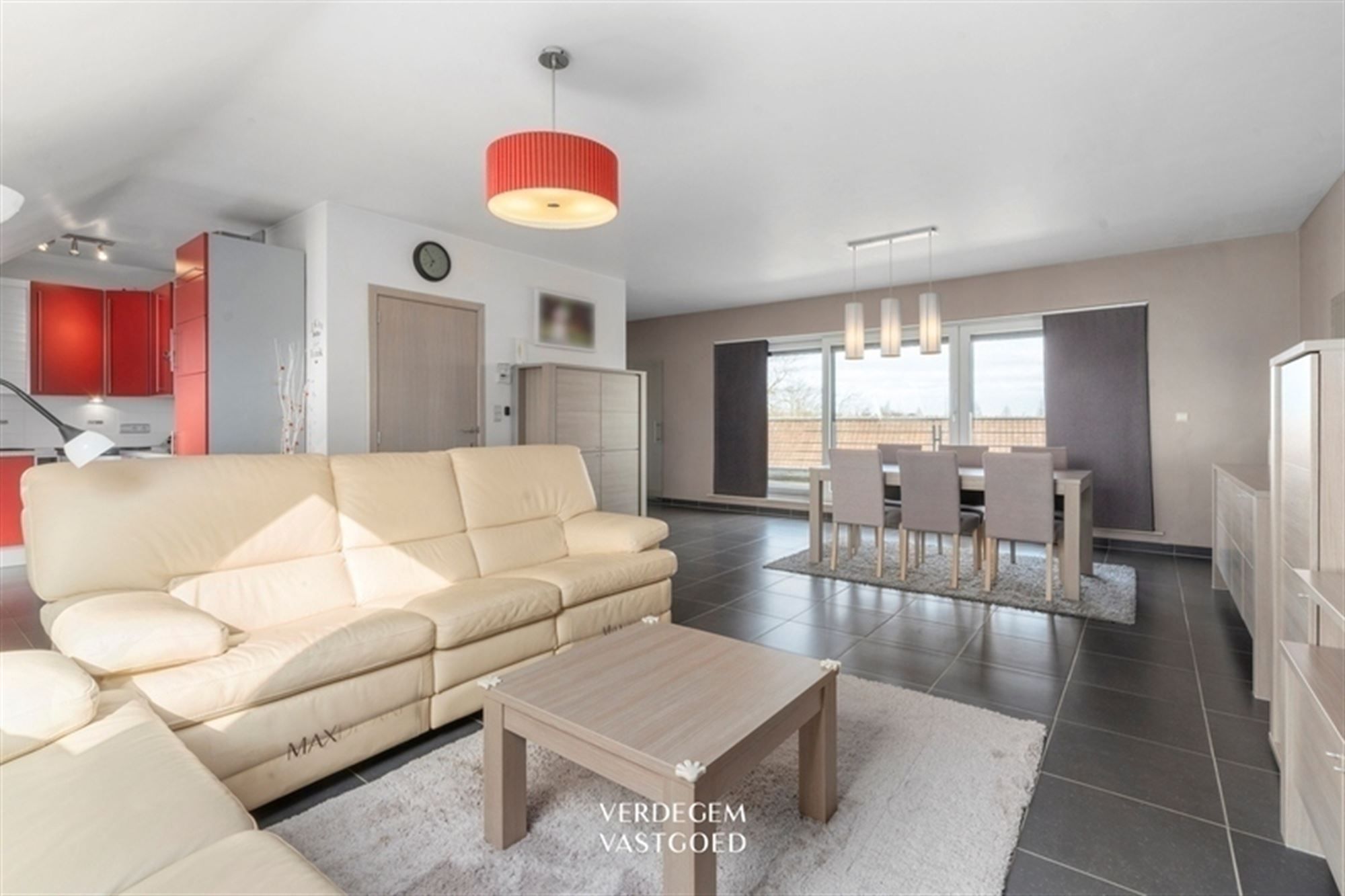 Ruim penthouse met groot terras en 2 slaapkamers foto {{pictureIndex}}