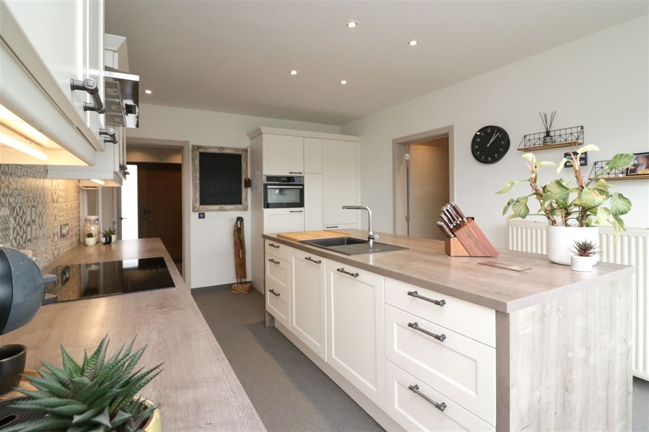 Tijdloos wonen in alle rust en comfort. Open groen uitzicht. Label B.  foto 5