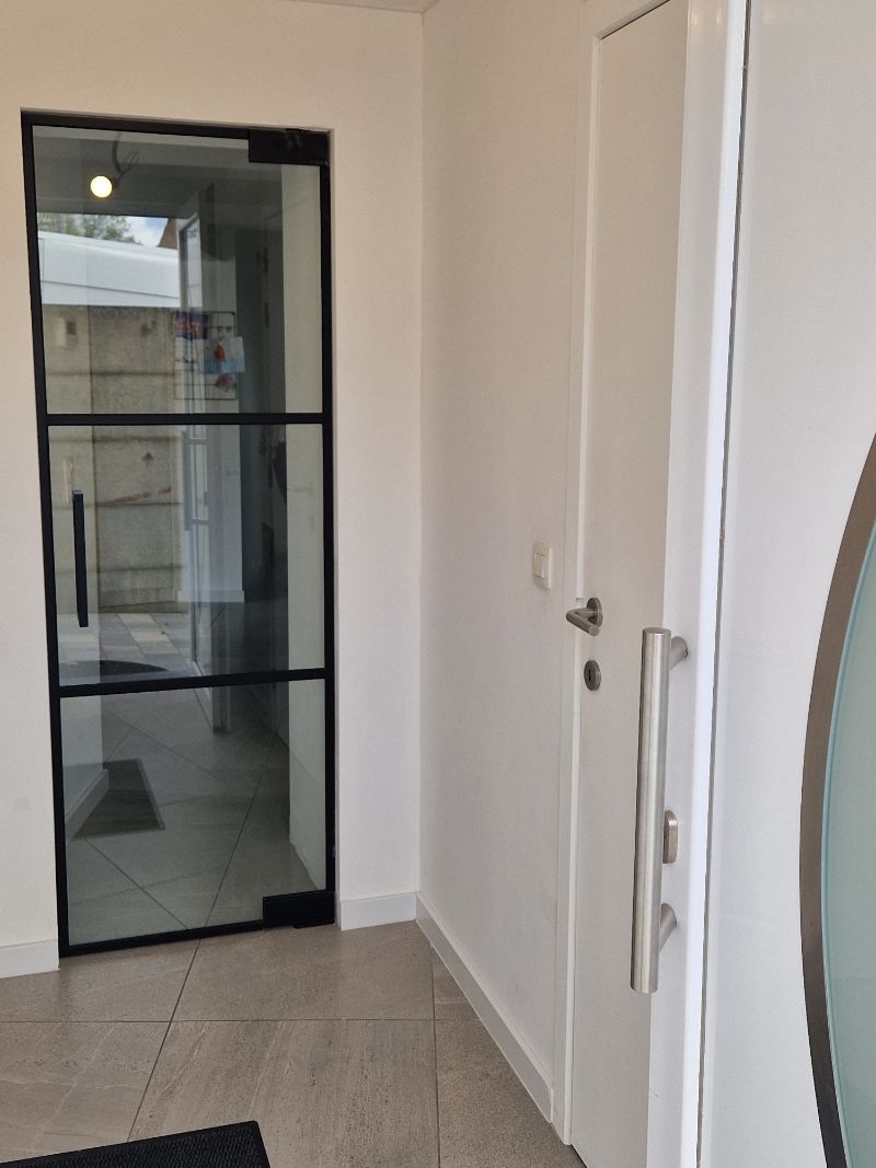 Instapklare woning met 4 slaapkamers en zonnige tuin foto 4