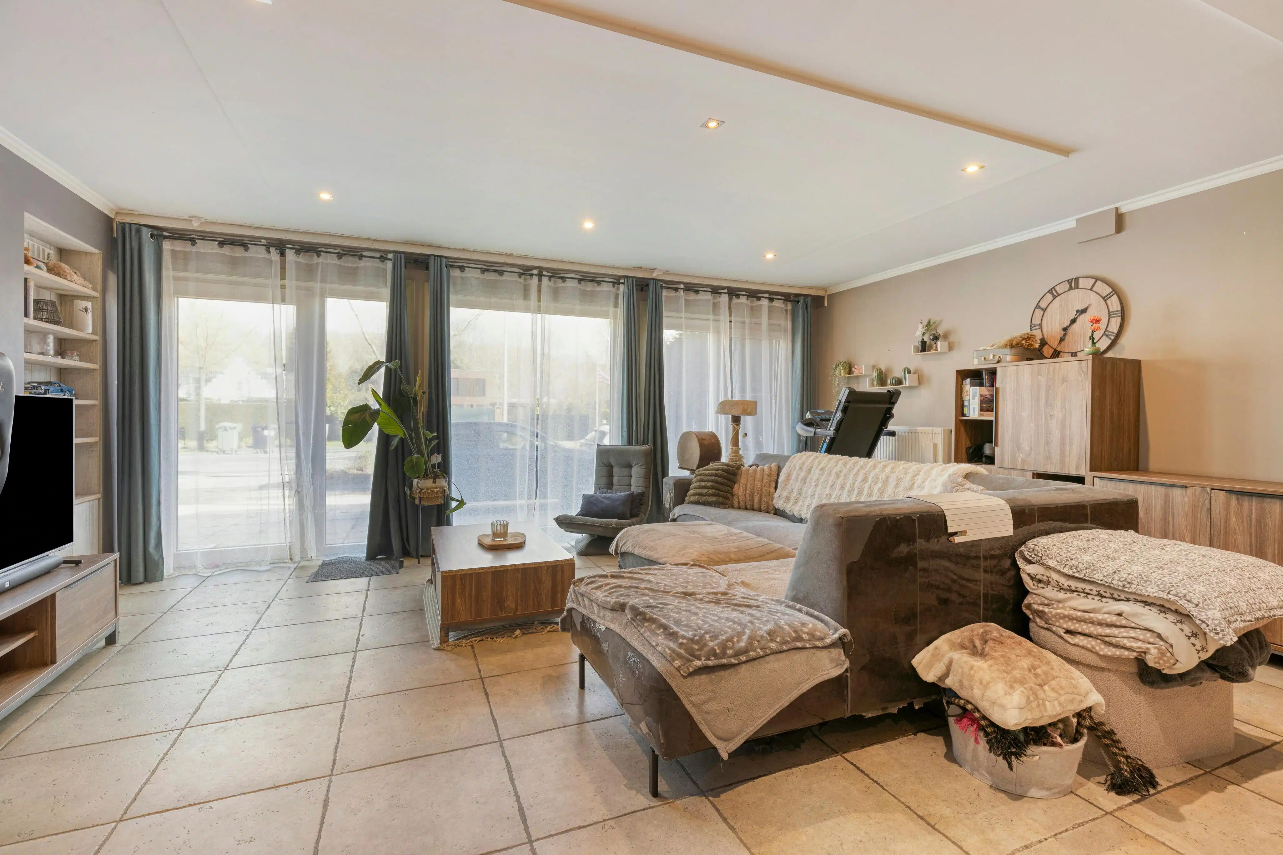 Ruim, gelijkvloers appartement met 2 slaapkamers, Sint-Kruis foto {{pictureIndex}}