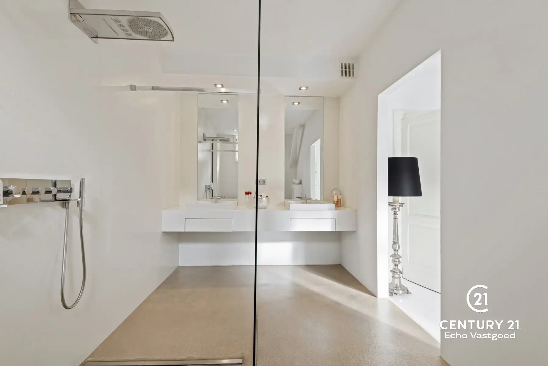 Groot handelspand met luxe duplexappartement en grote garage foto 23
