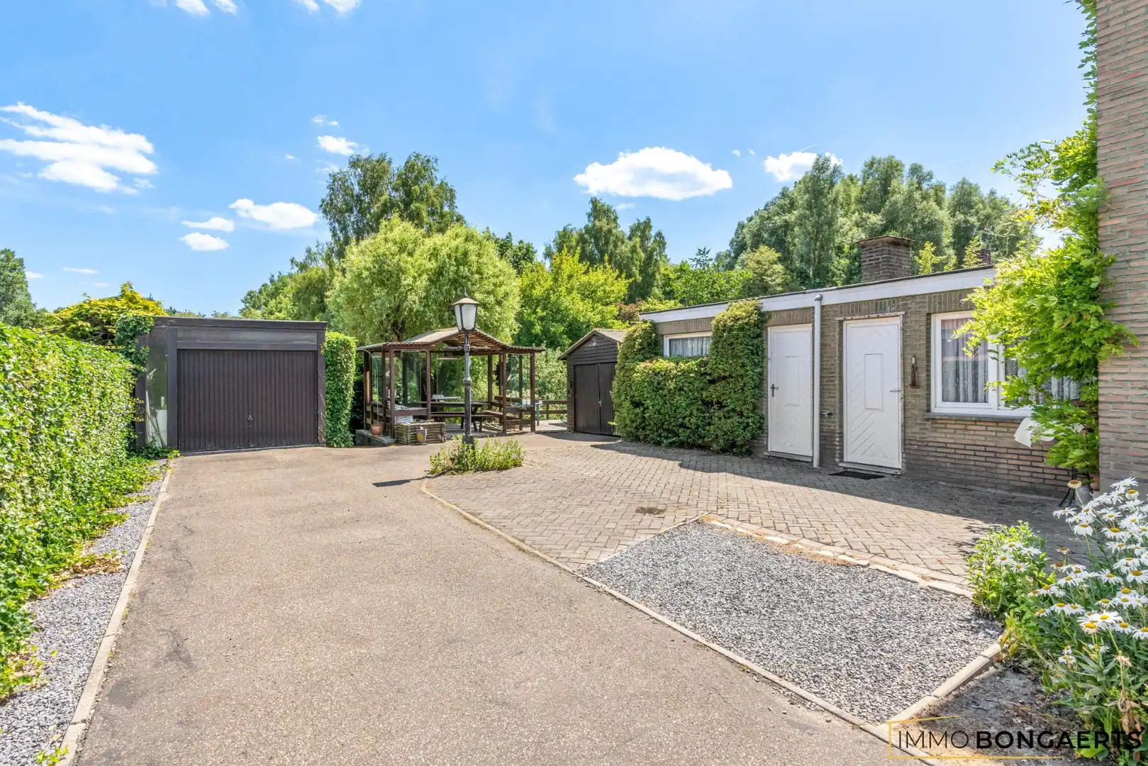 Ruime woning met 3 slaapkamers foto 23