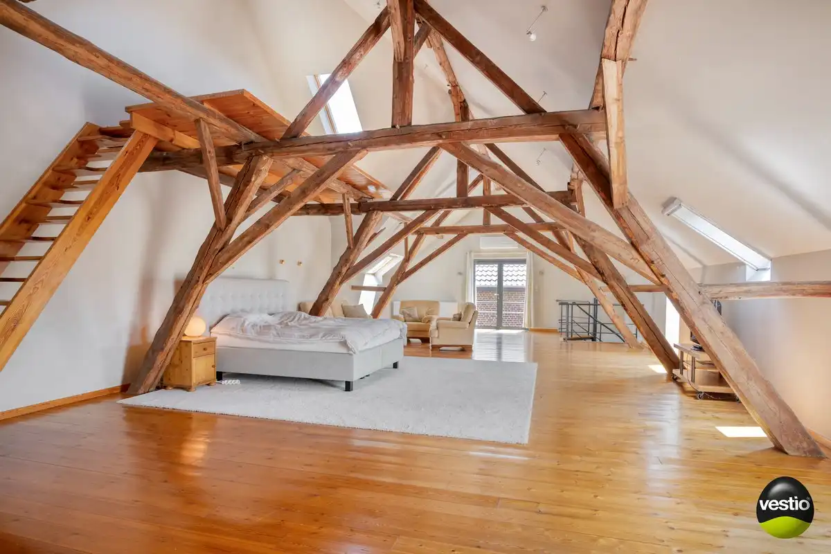 EXCLUSIEVE HOEVE MET MEERDERE WOONGEDEELTES, ATELIER, STALLING en AANPALENDE WEIDE OP CA. 1,6 HECTARE NABIJ DOMEIN NIEUWENHOVEN. foto 29