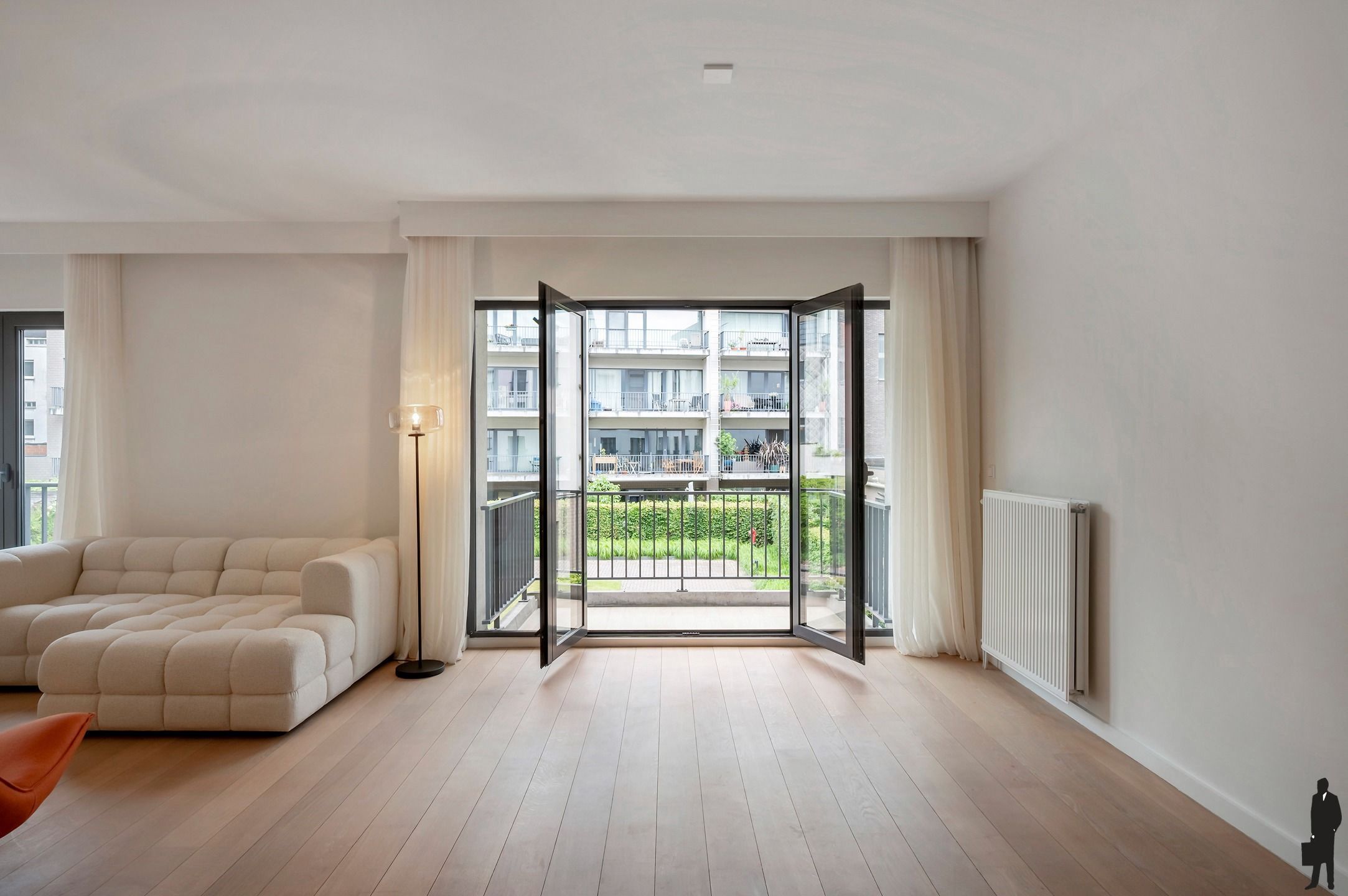 Lichtrijk en volledig gerenoveerd appartement met Terras. foto 4
