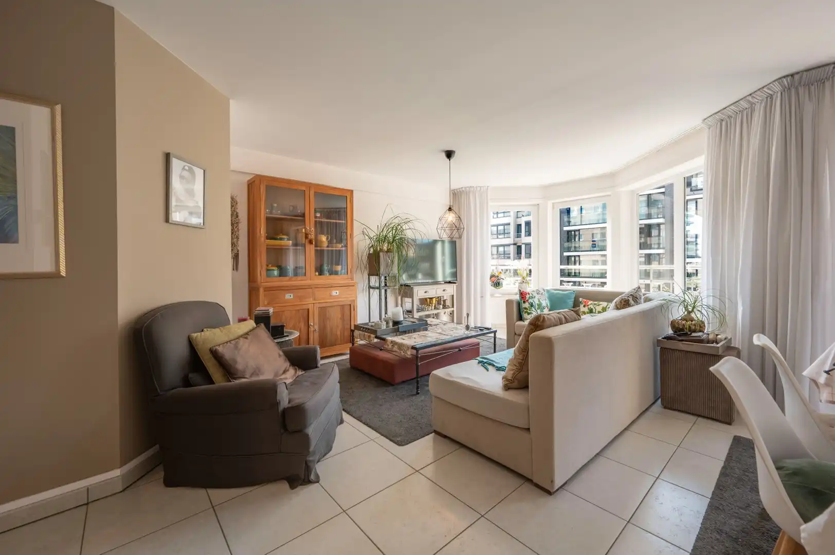 Ruim woonappartement met zonneterras foto 2