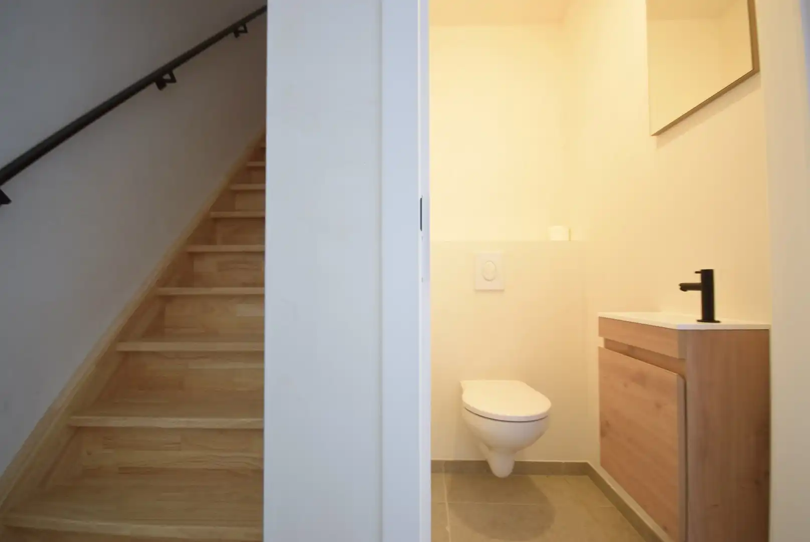 STIJLVOL VOLLEDIG GERENOVEERDE WONING MET STADSTUIN NABIJ HET CENTRUM VAN ROESELARE foto 9