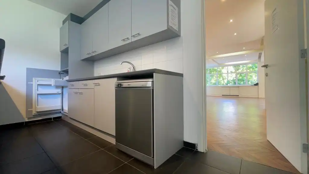 Instapklaar kantoor te huur vlakbij Eilandje in Antwerpen foto 5