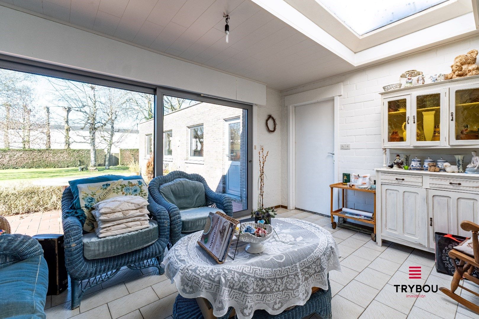 Ruime alleenstaande woning met inpandige garage, magazijn en aangelegde tuin op 1149m² foto 11