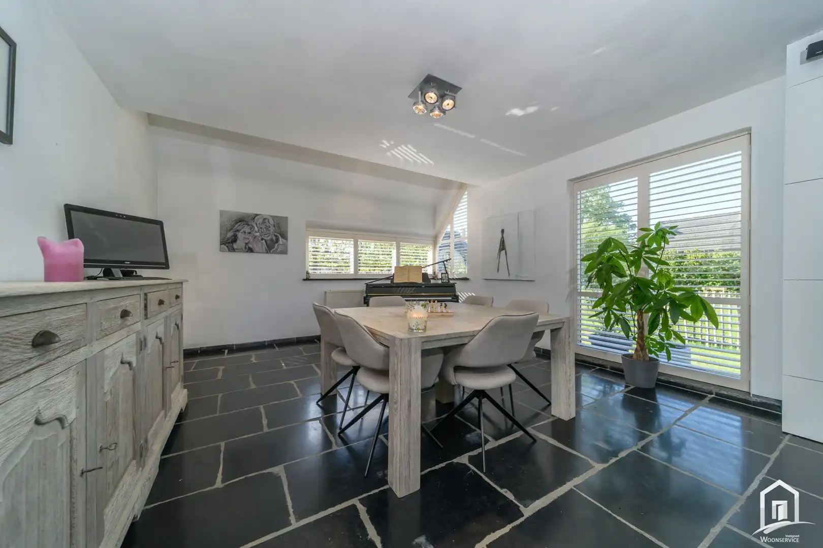 Instapklare villa met 3 SLK's, garage en riante tuin met zwembad foto 5