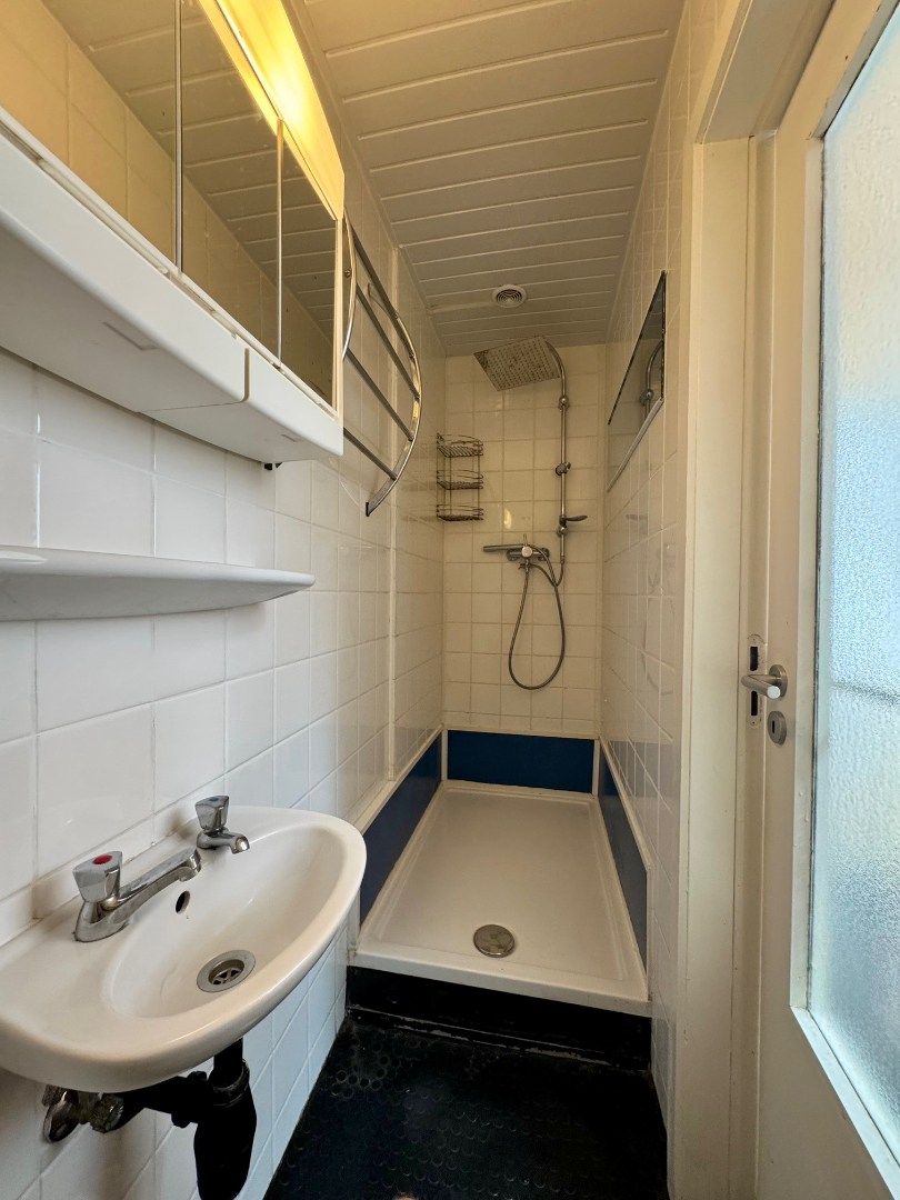 GELIJKVLOERS APPARTEMENT MET 1 SLAAPKAMER EN TERRAS IN IEPER foto 5
