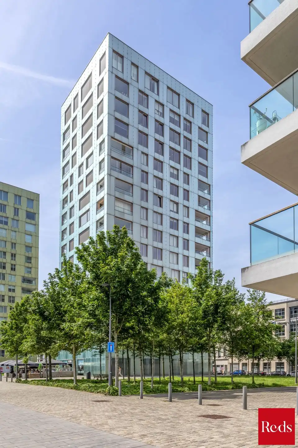 Stijlvol appartement met terras aan het Eilandje foto 3