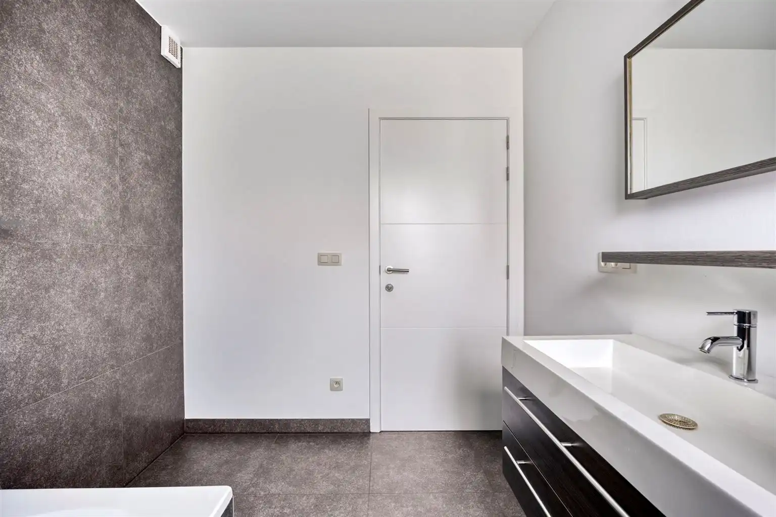 Instapklaar gelijkvloers appartement met 2 slaapkamers, ruime tuin en parkeergelegenheid op een rustige toplocatie in Opitter.  foto 19