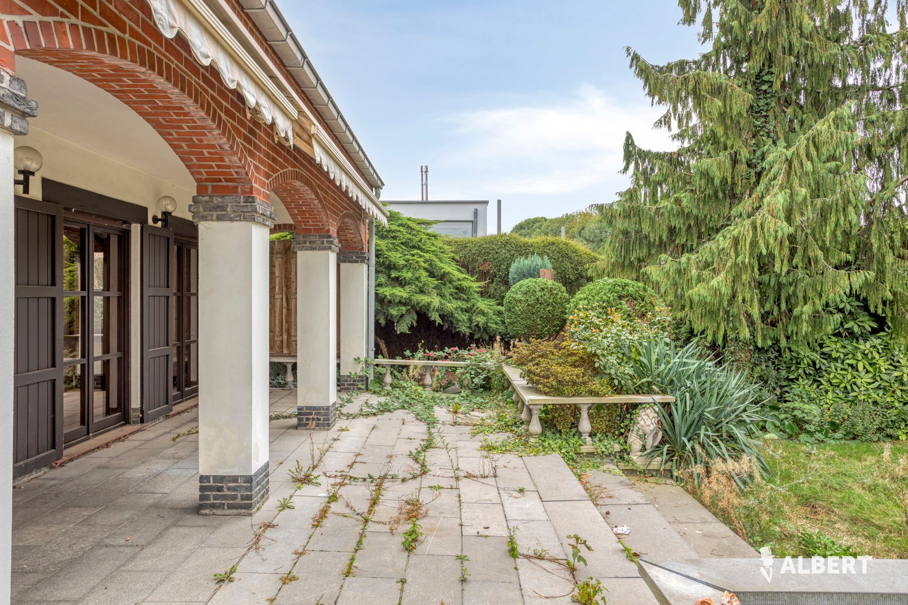 Bungalow met inrichtbare zolder op een ruim perceel foto 10